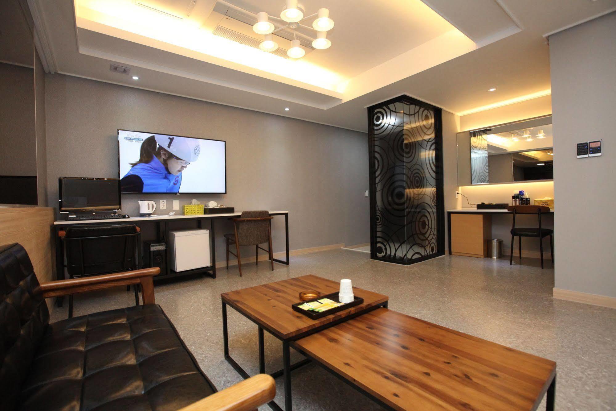 Hotel 500Th Mokpo Exteriér fotografie